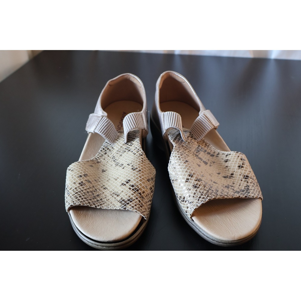Aravon Womens 8 D Wide Snakeskin Leather Comfort Walking Sandals Metallic